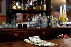 Annoying Things People Do To Piss Off Bartenders - Not Tipping